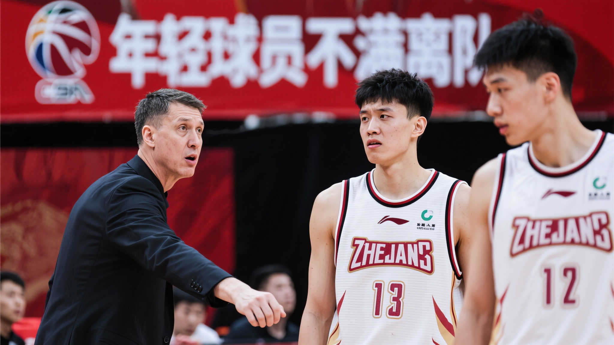 广东男篮休赛期波澜起伏：新星离队风波，杜锋正面回应！